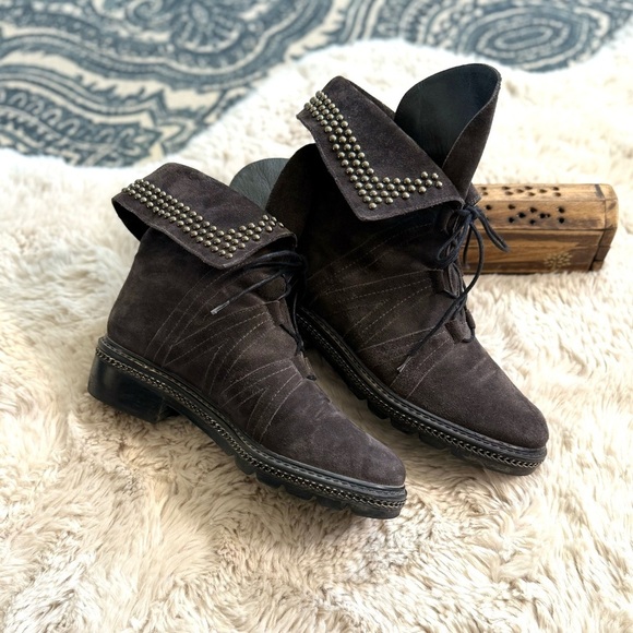 Stuart Weitzman Yadastud Chain-Link Fold Down Studded Ankle Grey Suede Size 7 - Picture 4 of 17